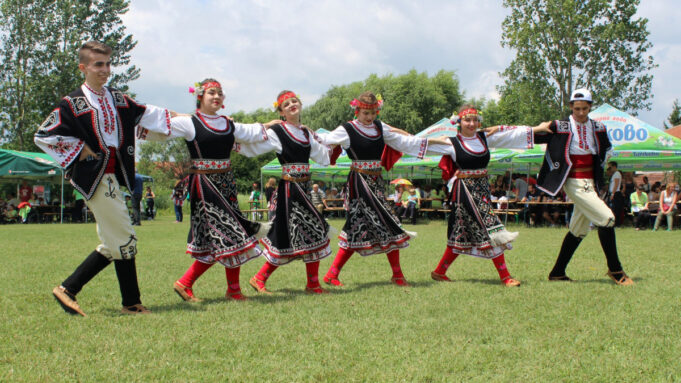 1200_qgodovo-folklor3