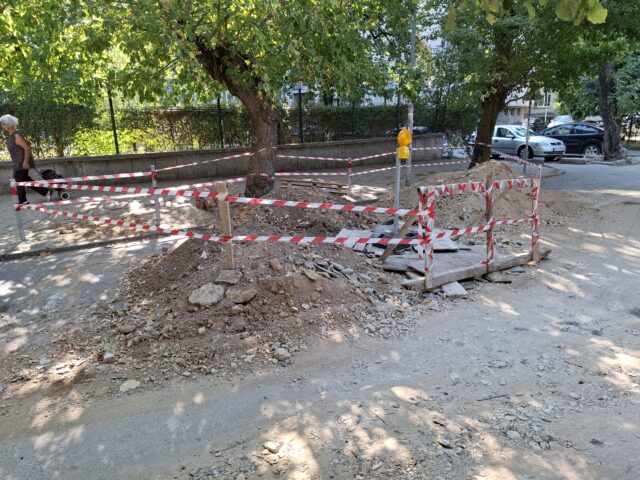 Община Сливен състави акт на фирма, разкопала самоволно улица в центъра на града