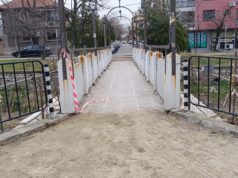 Ремонтират пешеходния мост на бул. „Христо Ботев“ в Сливен