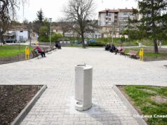 Изцяло са подменени тротоарите, пейките и осветлението на площад „17 януари“ в Сливен