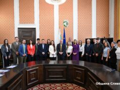 Младежи поеха символично управлението на Община Сливен