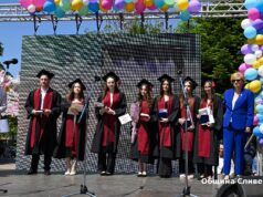 Езиковата гимназия в Сливен отбеляза 55 години и изпрати зрелостниците си