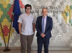 Областният управител Михаил Кашеров се срещна с американски доброволец, който преподава английски в Езиковата гимназия в Сливен