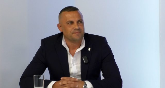 dinko-vuzdrajdane-00-24-01-23-still002-e1747381844157