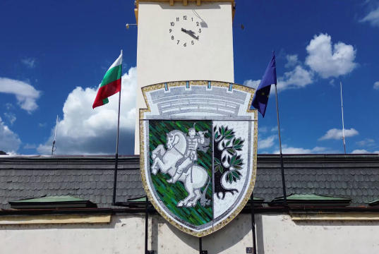 Нов мозаечен герб е монтиран на сградата на Община Сливен